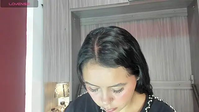 Snapshot of valerymeyerr chatting on 04-29-26, 11:47 valerymeyerr online show from 04-29-26, 11:47