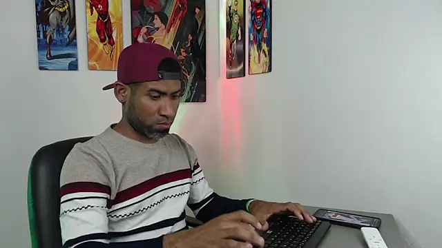 Snapshot of Enriblack92 chatting on 01-14-25, 01:26 Enriblack92 online show from 01-14-25, 01:26