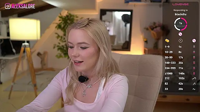 LexieLoree online show from 01-11-26, 04:06