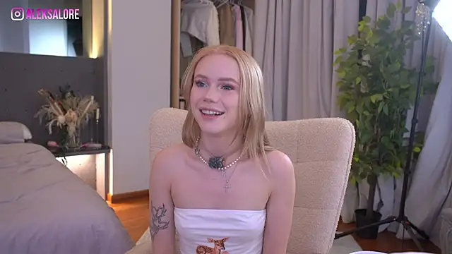 LexieLoree online show from 05-22-26, 03:13