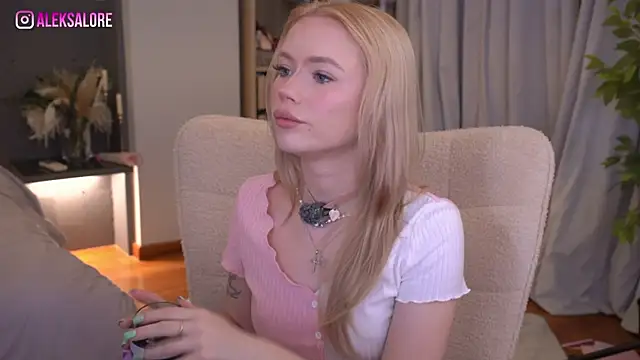 LexieLoree online show from 06-10-26, 02:56