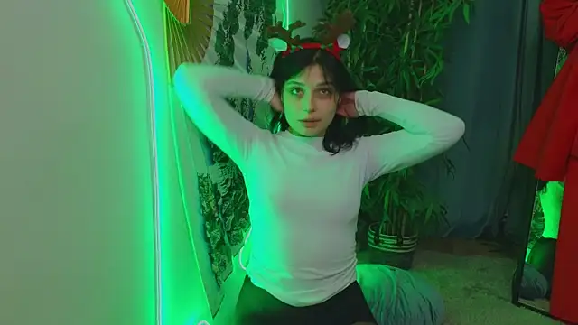 Snapshot of ari_rari chatting on 12-25-24, 12:05 ari rari online show from 12-25-24, 12:05