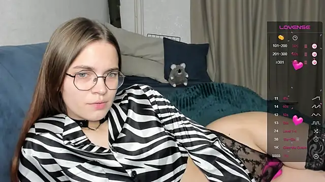 lina haall online show from 12-26-24, 12:59