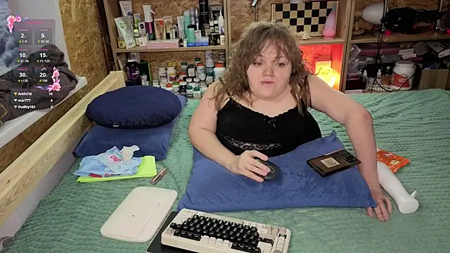 MiniNatalie online show from 12-14-25, 04:23