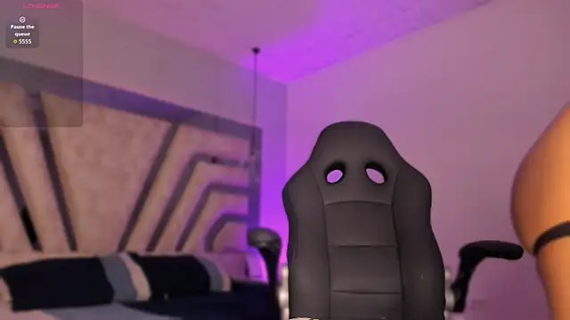  CurlyGirl  online show from 09-12-25, 08:20