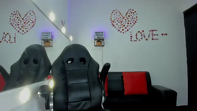 roxanne jones1 online show from 03-18-25, 01:43