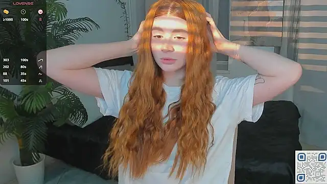 Snapshot of Freckle_Diyana chatting on 02-23-25, 10:42 Freckle Diyana online show from 02-23-25, 10:42