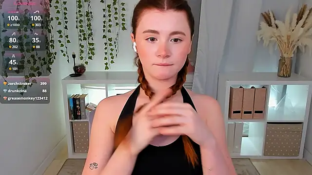 Snapshot of Freckle_Diyana chatting on 03-08-25, 12:11 Freckle Diyana online show from 03-08-25, 12:11