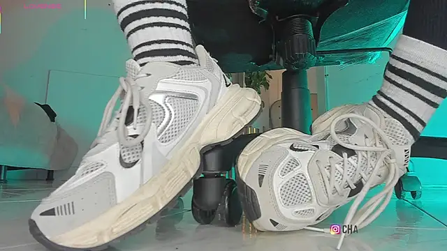 charlotte  grey online show from 11-18-25, 08:24