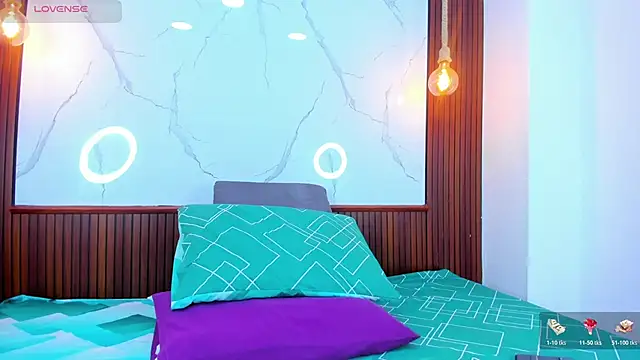 Mia thompson 19 online show from 03-18-26, 08:01