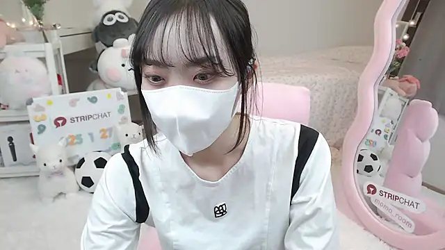 momo room online show from 01-27-25, 10:27