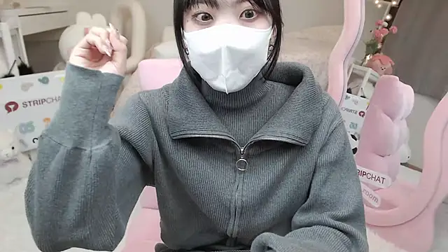 momo room online show from 02-23-25, 12:05