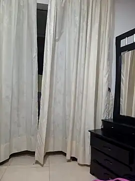 Snapshot of viollett_28 chatting on 02-26-25, 12:49 viollett 28 online show from 02-26-25, 12:49