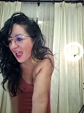 Snapshot of viollett_28 chatting on 06-26-26, 11:53 viollett 28 online show from 06-26-26, 11:53