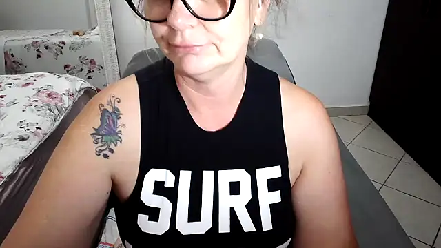 Snapshot of Micchellina chatting on 12-02-24, 01:25 Micchellina online show from 12-02-24, 01:25