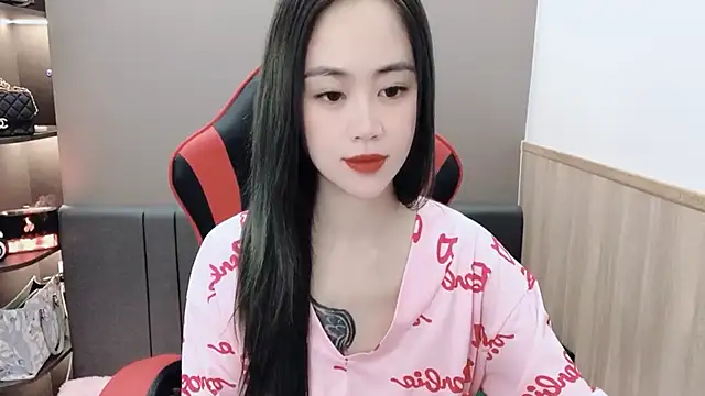 Snapshot of witch-39 chatting on 12-08-24, 05:39 witch-39 online show from 12-08-24, 05:39