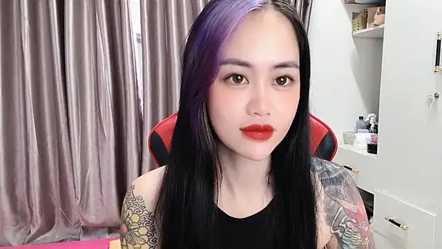 Snapshot of witch-39 chatting on 02-06-26, 01:10 witch-39 online show from 02-06-26, 01:10