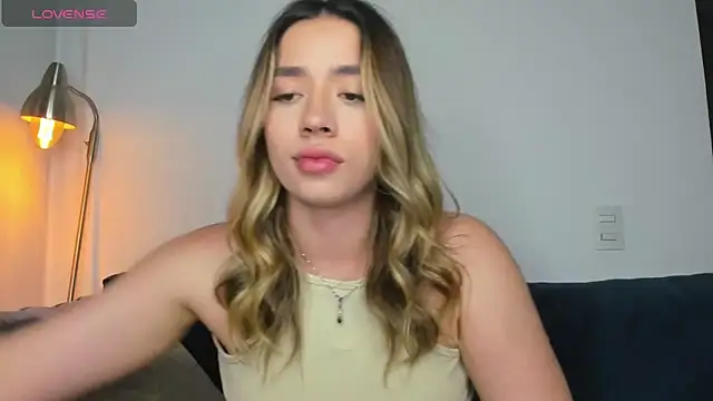 Snapshot of honeyann08 chatting on 02-10-25, 11:13 honeyann08 online show from 02-10-25, 11:13