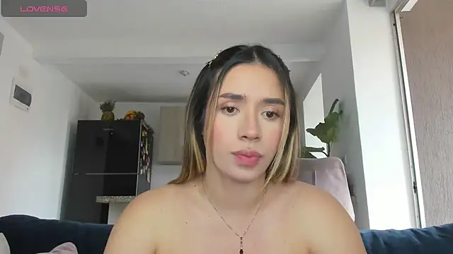 Snapshot of honeyann08 chatting on 02-18-25, 06:15 honeyann08 online show from 02-18-25, 06:15