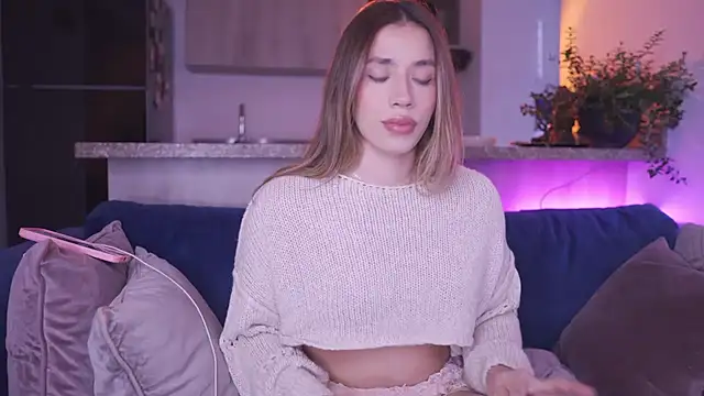 Snapshot of honeyann08 chatting on 11-05-25, 08:42 honeyann08 online show from 11-05-25, 08:42