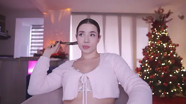 Snapshot of honeyann08 chatting on 11-25-25, 08:09 honeyann08 online show from 11-25-25, 08:09