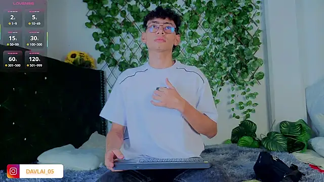 Daviid laidd online show from 11-17-25, 01:17