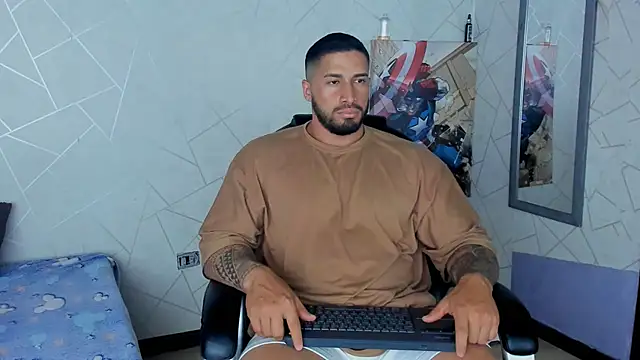 Snapshot of Cristian_Walker chatting on 02-11-25, 03:08 Cristian Walker online show from 02-11-25, 03:08