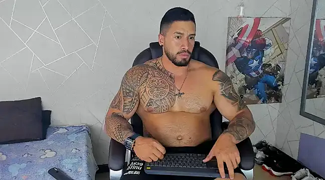 Snapshot of Cristian_Walker chatting on 03-18-25, 08:04 Cristian Walker online show from 03-18-25, 08:04