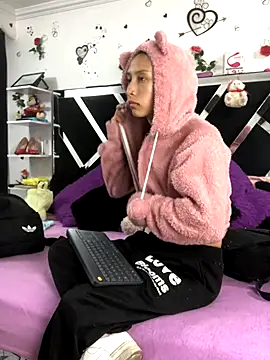 1lovelygirls online show from 10-07-25, 12:02