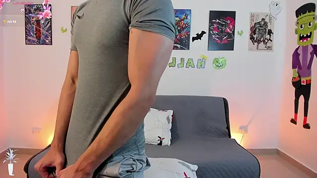 jonathanjoestar  online show from 10-25-25, 09:42