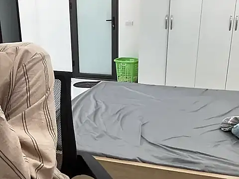 Louis Baby online show from 11-27-25, 05:04