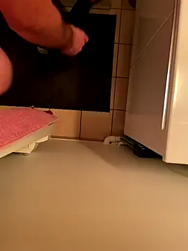 Snapshot of dimitriei chatting on 10-17-25, 08:33 dimitriei online show from 10-17-25, 08:33