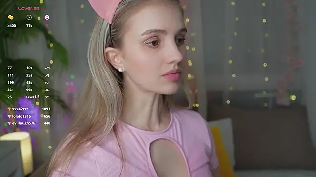 Snapshot of Fluffy-Angel chatting on 12-25-24, 03:17 Fluffy-Angel online show from 12-25-24, 03:17