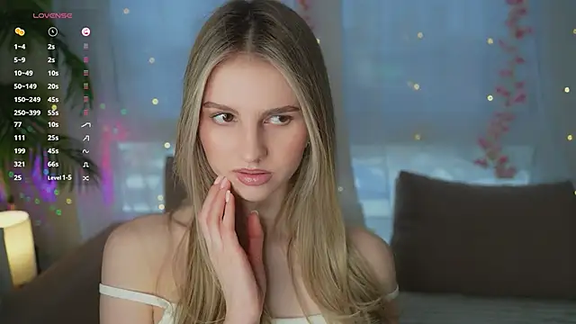 Snapshot of Fluffy-Angel chatting on 01-14-25, 08:20 Fluffy-Angel online show from 01-14-25, 08:20