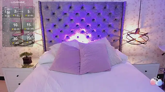 Snapshot of MiaWinx chatting on 03-08-25, 09:08 MiaWinx online show from 03-08-25, 09:08