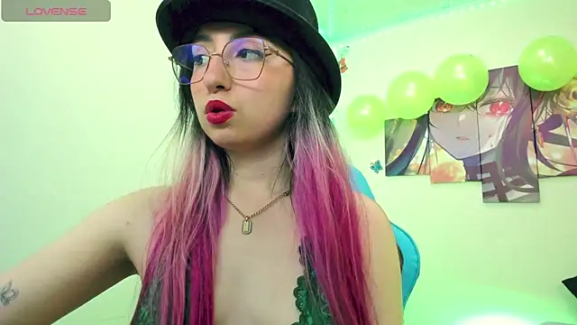 Snapshot of Julieta_cott chatting on 03-17-25, 12:41 Julieta cott online show from 03-17-25, 12:41