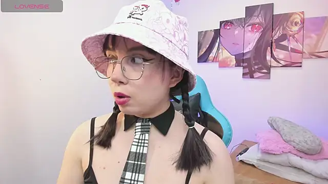 Snapshot of Julieta_cott chatting on 06-26-26, 02:27 Julieta cott online show from 06-26-26, 02:27
