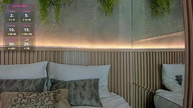 Lana Lann online show from 12-15-25, 01:15