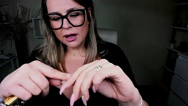 Snapshot of teaseDiana chatting on 01-02-25, 01:51 teaseDiana online show from 01-02-25, 01:51