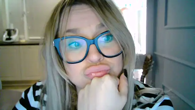 Snapshot of teaseDiana chatting on 02-12-25, 08:07 teaseDiana online show from 02-12-25, 08:07