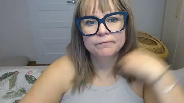 Snapshot of teaseDiana chatting on 10-21-25, 05:41 teaseDiana online show from 10-21-25, 05:41