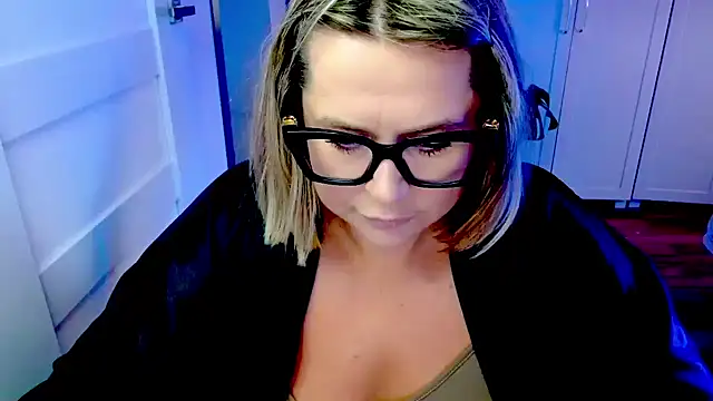Snapshot of teaseDiana chatting on 05-07-26, 05:46 teaseDiana online show from 05-07-26, 05:46