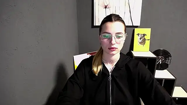 Snapshot of lady_olivia_ chatting on 05-15-26, 12:34 lady olivia online show from 05-15-26, 12:34