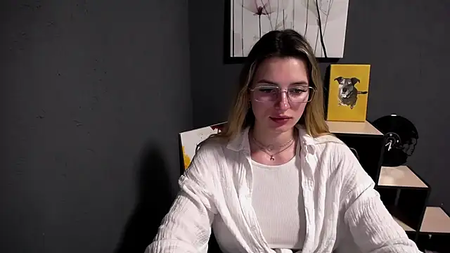 Snapshot of lady_olivia_ chatting on 05-18-26, 12:11 lady olivia online show from 05-18-26, 12:11
