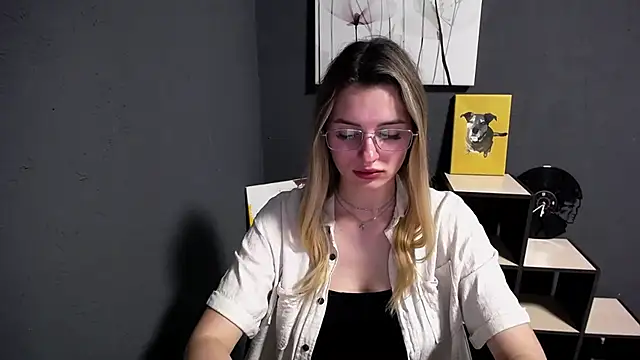 Snapshot of lady_olivia_ chatting on 05-20-26, 12:33 lady olivia online show from 05-20-26, 12:33