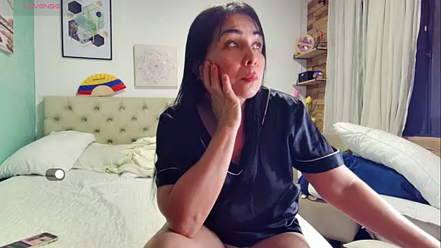 yanella fire online show from 07-18-26, 05:00