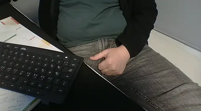 Snapshot of Koraymoray15 chatting on 02-28-25, 02:42 Koraymoray15 online show from 02-28-25, 02:42