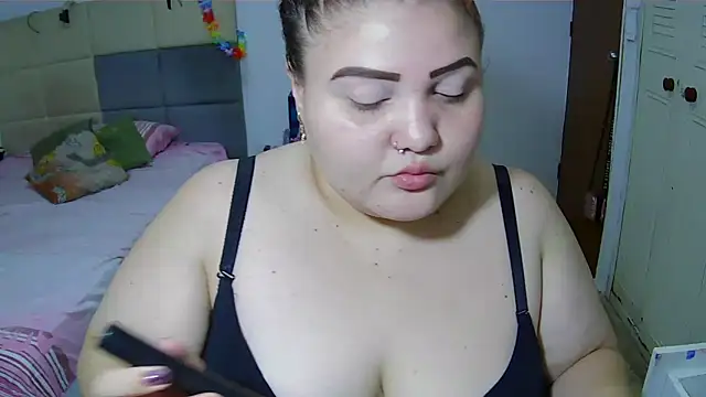 Snapshot of Jones_alexia chatting on 04-11-26, 05:12 Jones alexia online show from 04-11-26, 05:12