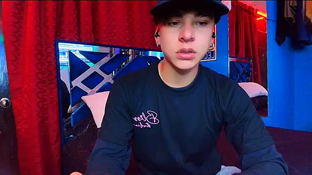 Snapshot of Luke_Howland chatting on 04-28-26, 02:55 Luke Howland online show from 04-28-26, 02:55