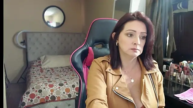 Carol Scottt online show from 10-31-25, 05:36